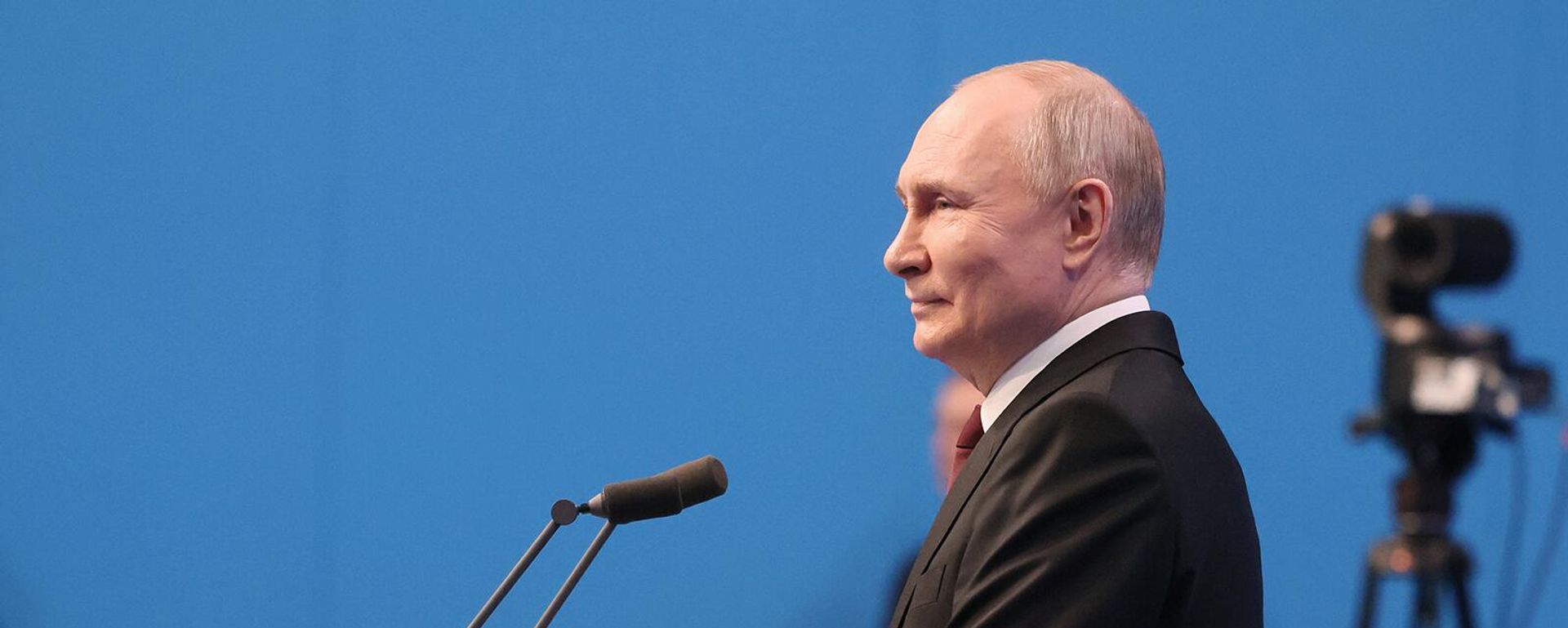 Кандидат в президенты РФ, действующий президент РФ Владимир Путин выступает перед журналистами в своем избирательном штабе (18 марта 2024). Москвa - Sputnik Армения, 1920, 18.03.2024