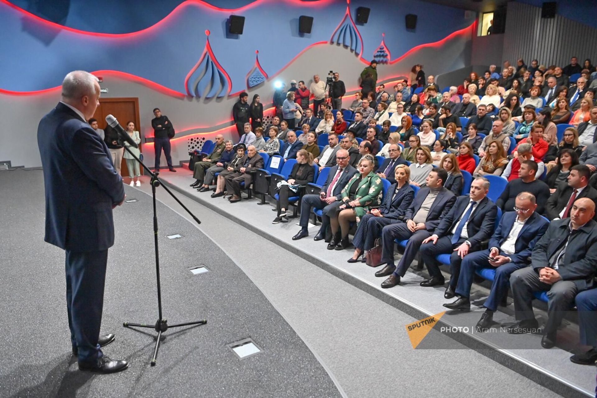 Посол РФ Сергей Копыркин на премьере российского фильма Свидетель (19 марта 2024). Еревaн - Sputnik Արմենիա, 1920, 19.03.2024