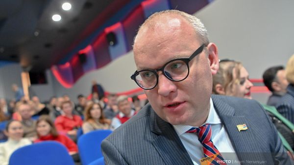 Алексей Сандыков на премьере российского фильма Свидетель (19 марта 2024). Еревaн - Sputnik Армения