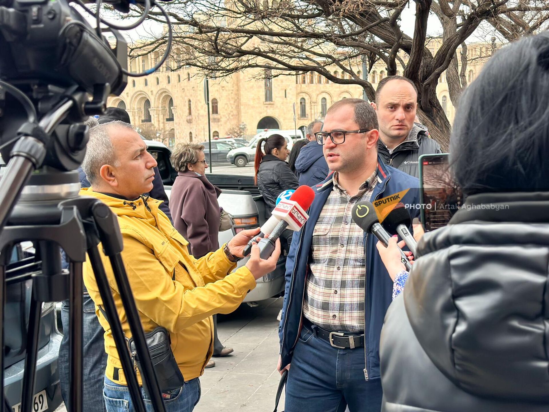 Акция протеста сотрудников Института тонкой органической химии на площади Республики (21 марта 2024). Еревaн - Sputnik Արմենիա, 1920, 21.03.2024