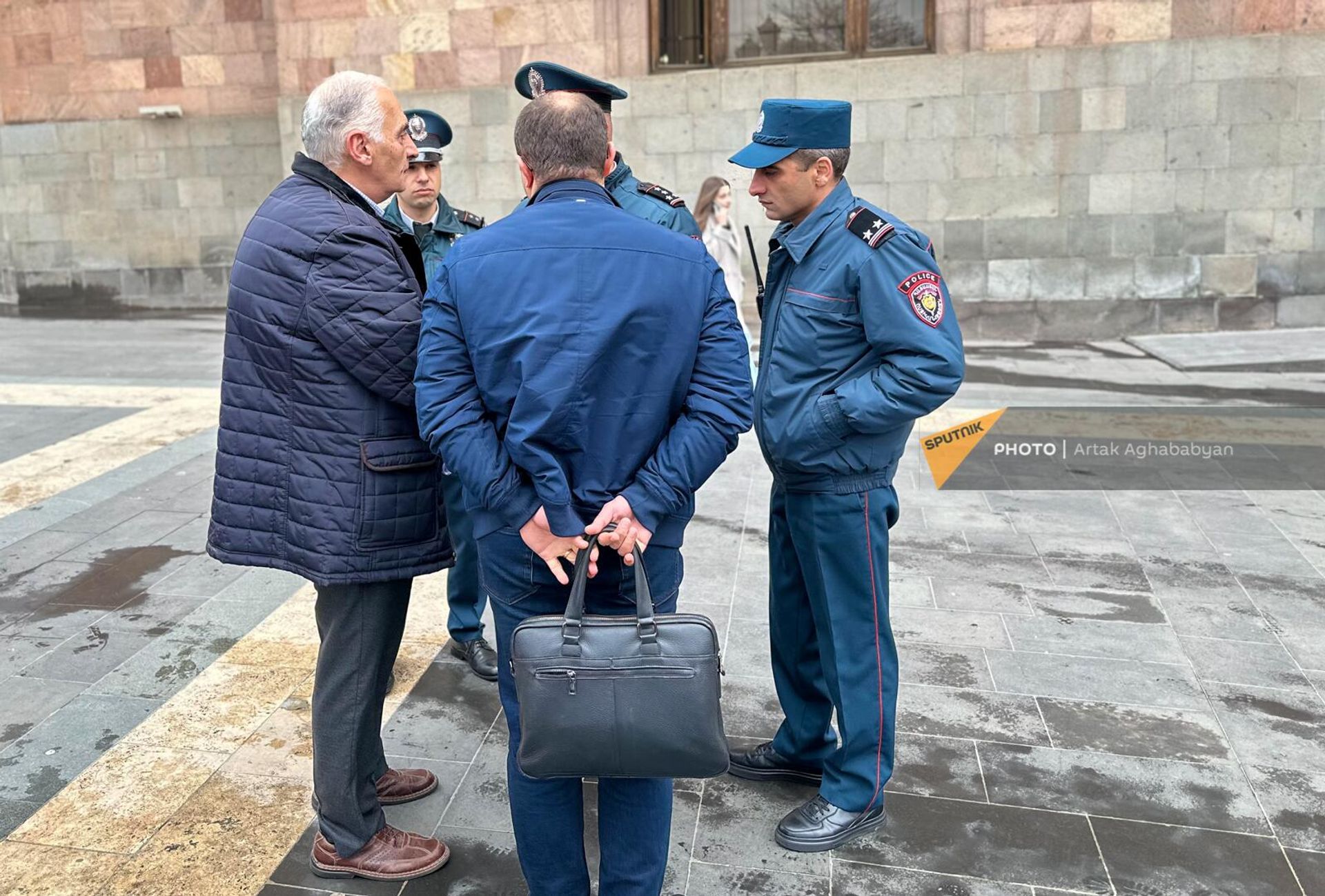Акция протеста сотрудников Института тонкой органической химии на площади Республики (21 марта 2024). Еревaн - Sputnik Армения, 1920, 21.03.2024