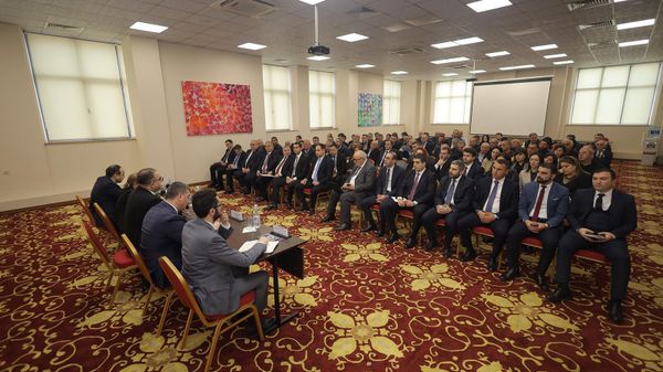 Լեռնային Ղարաբաղից բռնի տեղահանված անձանց բնակարանային ապահովման աջակցության ծրագրի վերաբերյալ քննարկման ժամանակ - Sputnik Արմենիա