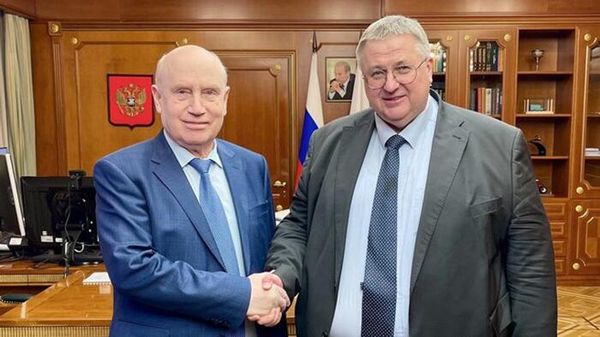 Заместитель Председателя Правительства Алексей Оверчук встретился с Генеральным секретарем СНГ Сергеем Лебедевым (21 марта 2024). Москвa - Sputnik Армения
