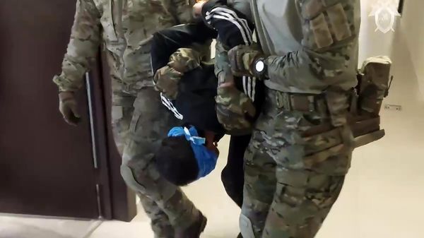 Один из задержанных по подозрению в террористическом акте в Крокус Сити Холл в здании центрального аппарата Следственного комитета РФ (24 марта 2024). Москва - Sputnik Армения