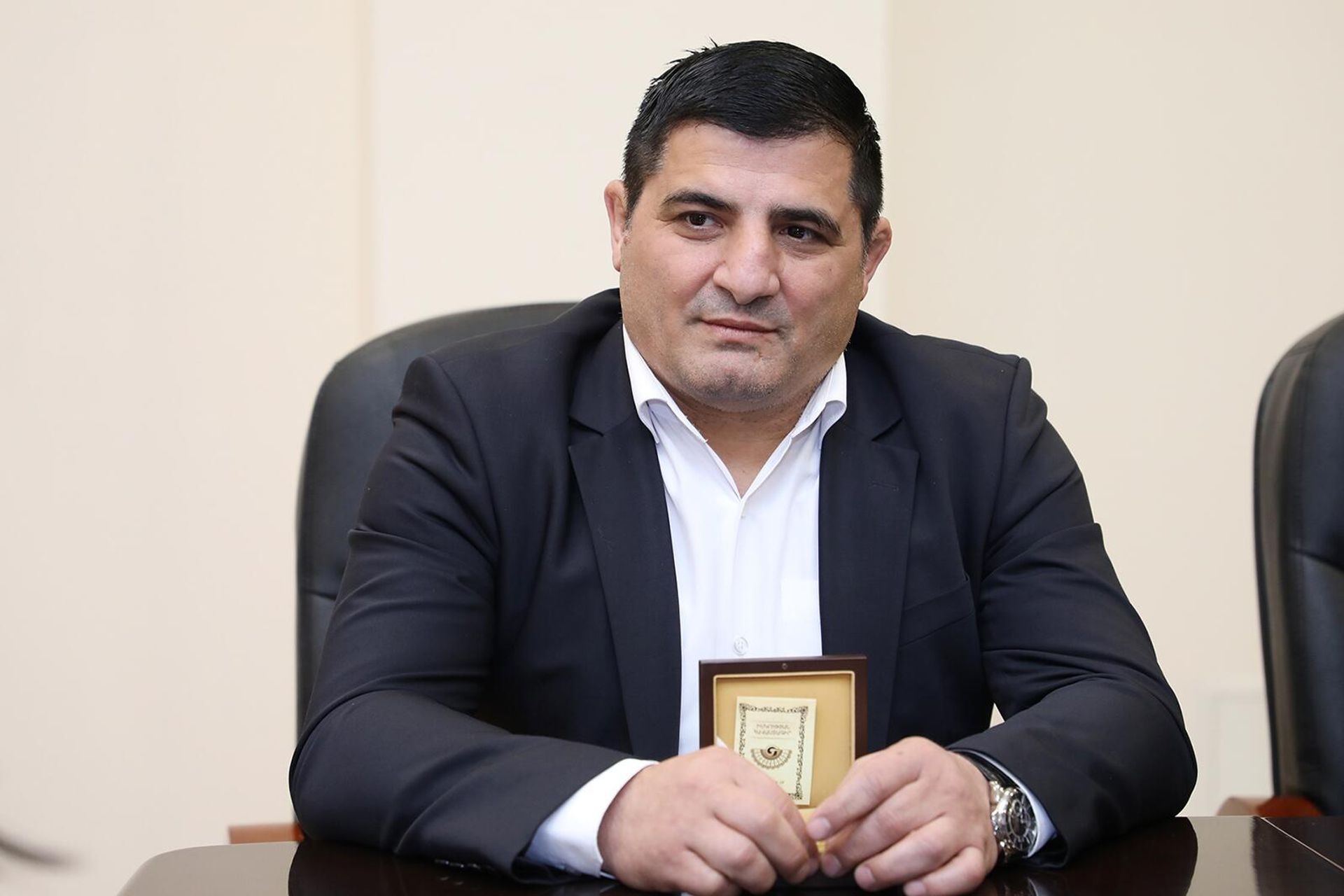 Армен Назарян и Вагинак Галустян награждены золотой медалью министерства образования, науки, культуры и спорта (25 марта 2024). Еревaн - Sputnik Արմենիա, 1920, 25.03.2024