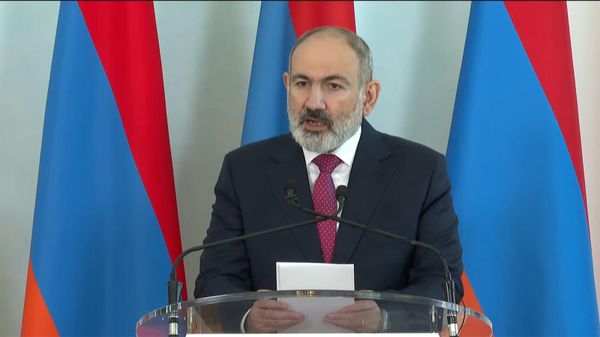 Премьер-министр Армении Никол Пашинян на совместной пресс-конференции с грузинским коллегой (25 марта 2024). Еревaн - Sputnik Армения