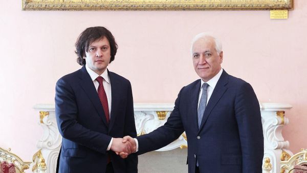 Президент Ваагн Хачатурян на встрече с премьер-министром Грузии Ираклием Кобахидзе (25 марта 2024). Еревaн - Sputnik Армения