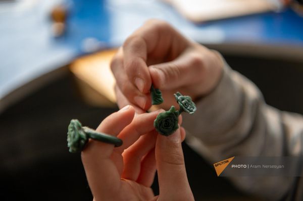 Ученики образовательного комплекса Мхитар Себастаци в качестве школьного предмета изучают ювелирное мастерство - Sputnik Армения