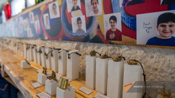 Ученики образовательного комплекса Мхитар Себастаци в качестве школьного предмета изучают ювелирное мастерство - Sputnik Армения
