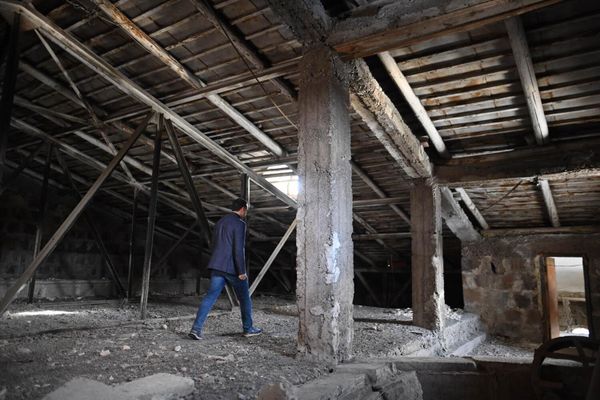 Мэр Еревaнa Тигран Авинян посетил недействующий дом культуры Каназ (29 марта 2024). Еревaн Мэр Еревaнa Тигран Авинян посетил недействующий дом культуры Каназ (29 марта 2024). Еревaн - Sputnik Армения