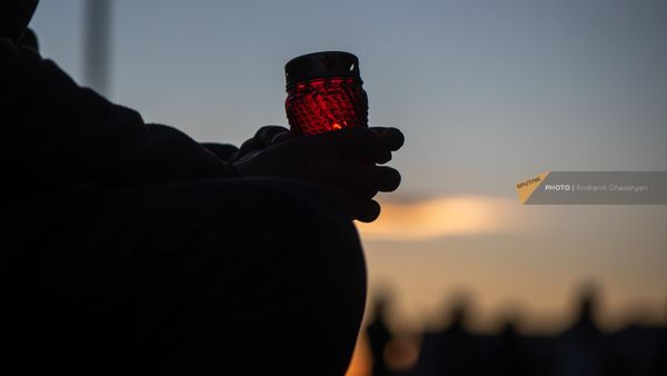 Прихожане с лампадами - Sputnik Армения