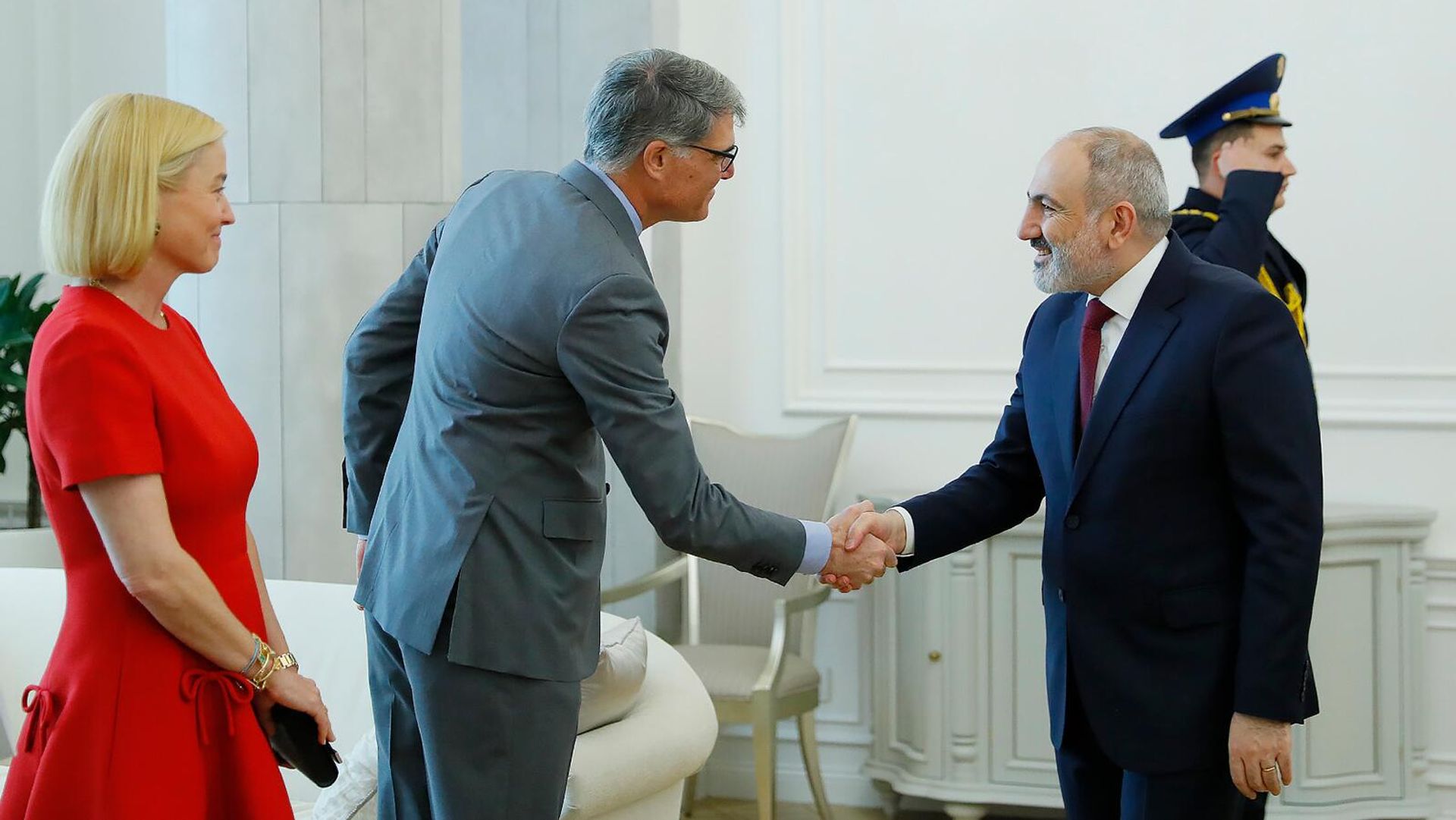 Նիկոլ Փաշինյանն ընդունել է Սարգիս Իզմիրլյանին - Sputnik Արմենիա, 1920, 04.04.2024