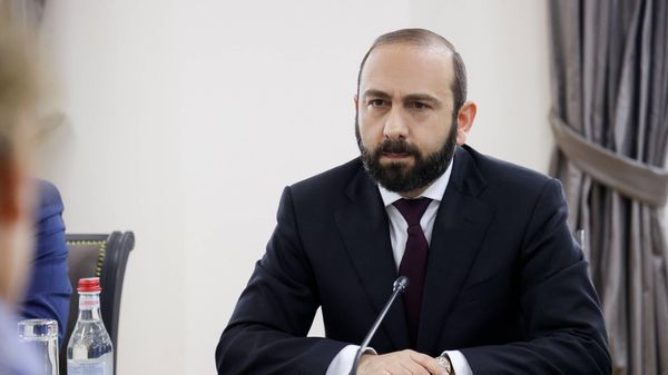 Министр иностранных дел Арарат Мирзоян на встрече с Генеральным секретарем Совета Европы Марией Пейчинович Бурич (8 апреля 2024). Еревaн - Sputnik Армения