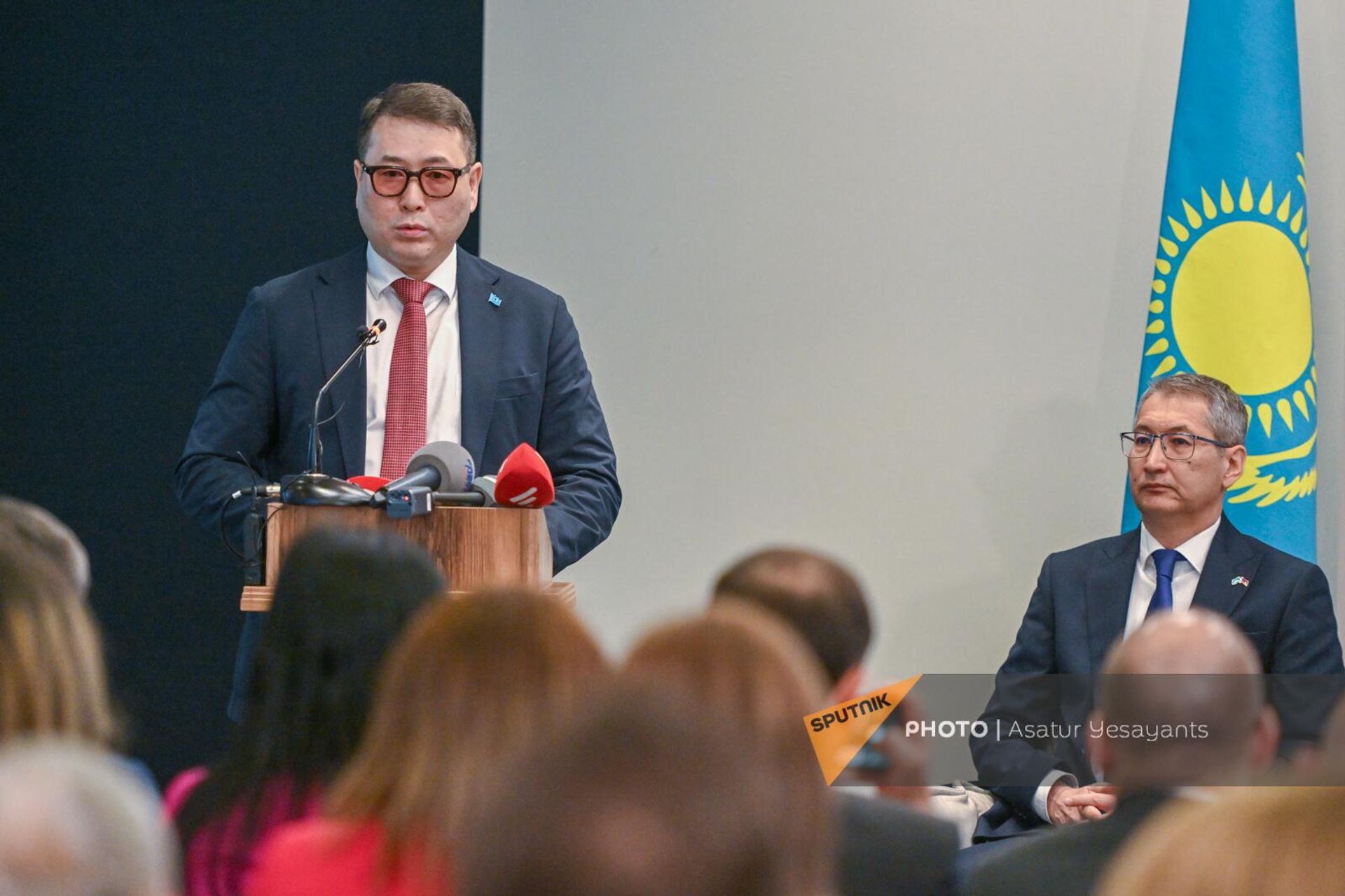 Министр торговли и интеграции Республики Казахстан Арман Шаккалиев на армяно-казахском форуме (9 апреля 2024). Ереван Министр торговли и интеграции Республики Казахстан Арман Шаккалиев на армяно-казахском форуме (9 апреля 2024). Ереван - Sputnik Армения, 1920, 09.04.2024