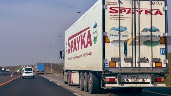 Грузовой автомобиль компании Spayka в России - Sputnik Армения