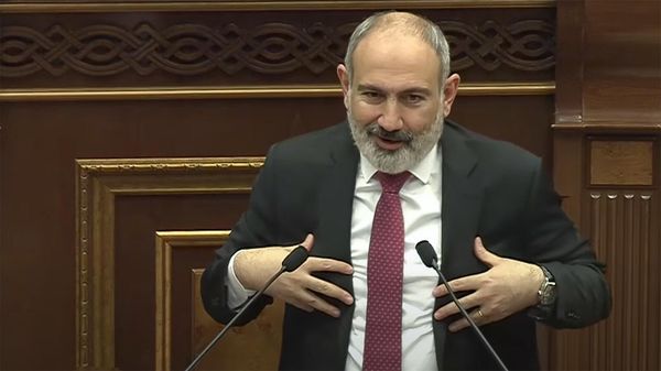 Премьер-министр Никол Пашинян во время заседания Национального собрания Армении (11 апреля 2024). Еревaн - Sputnik Армения