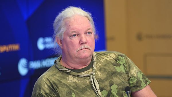 Военный корреспондент, ветеран батальона Восток и батальона спецназа Хан Рассел Бентли - Sputnik Армения