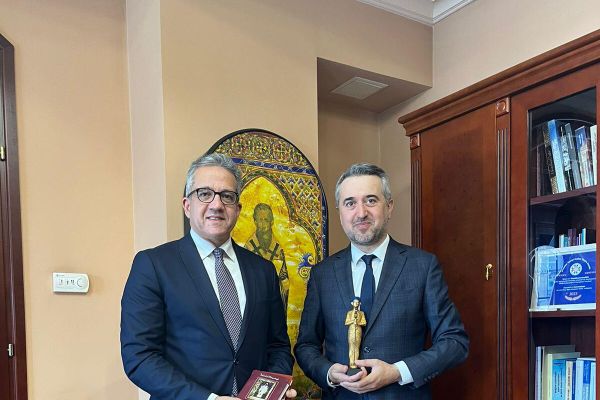 Մատենադարան է այցելել Եգիպտոսի հնությունների և զբոսաշրջության նախկին նախարար Խալեդ Ալ Էնանին  - Sputnik Արմենիա