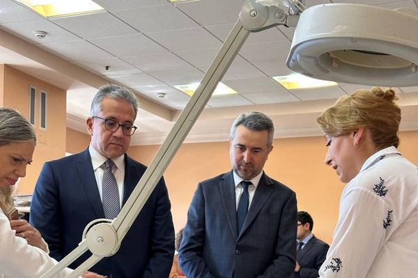 Մատենադարան են այցելել Եգիպտոսի հնությունների և զբոսաշրջության նախկին նախարար Խալեդ Ալ Էնանին և ՀՀ–ում Եգիպտոսի արտակարգ և լիազոր դեսպան Սերենադ Մուհամեդ Սոլիման Գամիլը - Sputnik Արմենիա