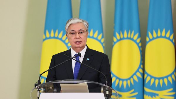 Президент Казахстана Касым-Жомарт Токаев на совместной пресс-конференции с премьер-министром Армении (15 апреля 2024). Еревaн - Sputnik Армения
