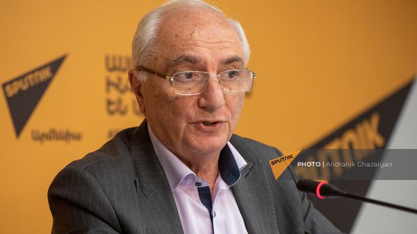 Координатор движения Вместе, лидер Демократической партии Армении Арам Саркисян на пресс-конференции (18 апреля 2024). Еревaн - Sputnik Армения
