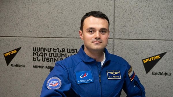 Космонавт-испытатель Арутюн Кивирян в гостях радио Sputnik - Sputnik Армения