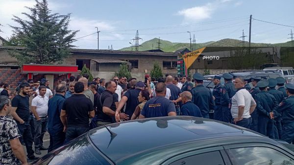 Жители Тавушской области перекрыли движение из Баграташена в Ноемберян и Алаверди (21 апреля 2024). Тавуш - Sputnik Армения