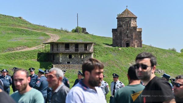 Իրավիճակը Ոսկեպարի եկեղեցու մոտ - Sputnik Արմենիա