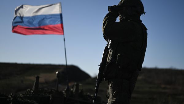 Военнослужащий ВС РФ в зоне проведения спецоперации. - Sputnik Армения