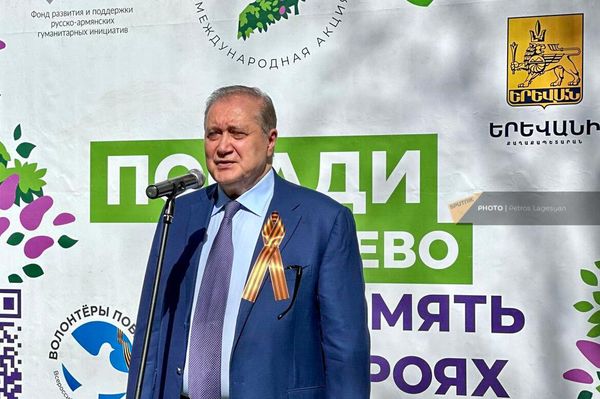 Международная акция Сад памяти в Парке Победы в память о павших на фронтах Великой Отечественной войны (22 апреля 2024). Еревaн - Sputnik Армения