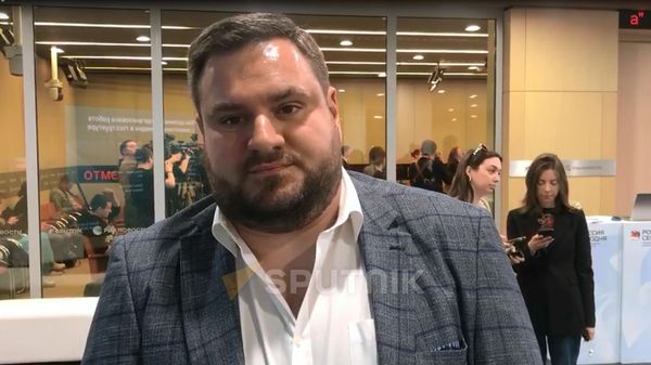 В пресс-центре медиагруппы Россия сегодня армянский блогер и оппозиционный активист Мика Бадалян отвечает на вопросы прессы (24 апреля 2024). Москва - Sputnik Армения