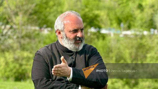 Епископ Баграт Галстанян на акции в знак протеста против решения о сдаче Азербайджану территорий в рамках делимитации (24 апреля 2024). Тавуш - Sputnik Армения