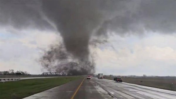 Кадры обрушившихся на американские штаты Небраска, Айова и Техас мощных торнадо - Sputnik Армения
