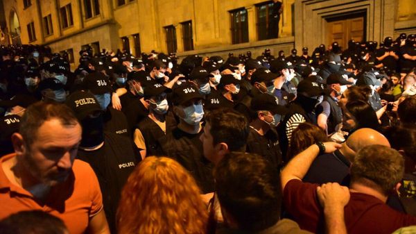 Акция сторонников оппозиции у здания парламента Грузии (30 апреля 2024). Тбилиси - Sputnik Армения