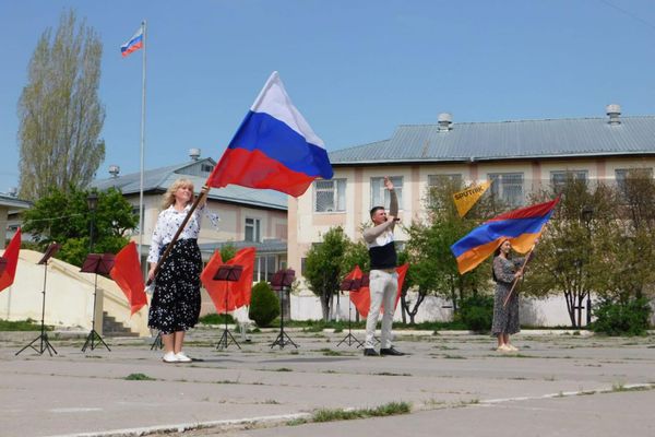Командование 102-ой российской военной базы совместно с городскими властями провели праздничные мероприятия (1 мая 2024). Гюмри - Sputnik Армения