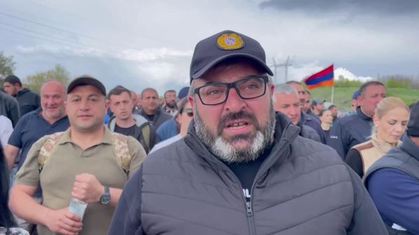Депутат Гарник Даниелян в числе участников шествия Тавуш во имя Родины (6 мая 2024). Раздан - Sputnik Армения
