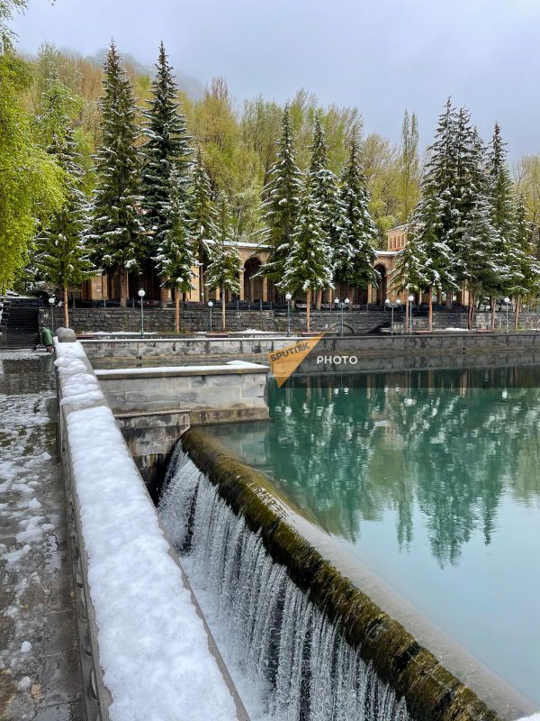 Ջերմուկը գիշերվա ձնից հետո Ջերմուկը գիշերվա ձնից հետո - Sputnik Արմենիա