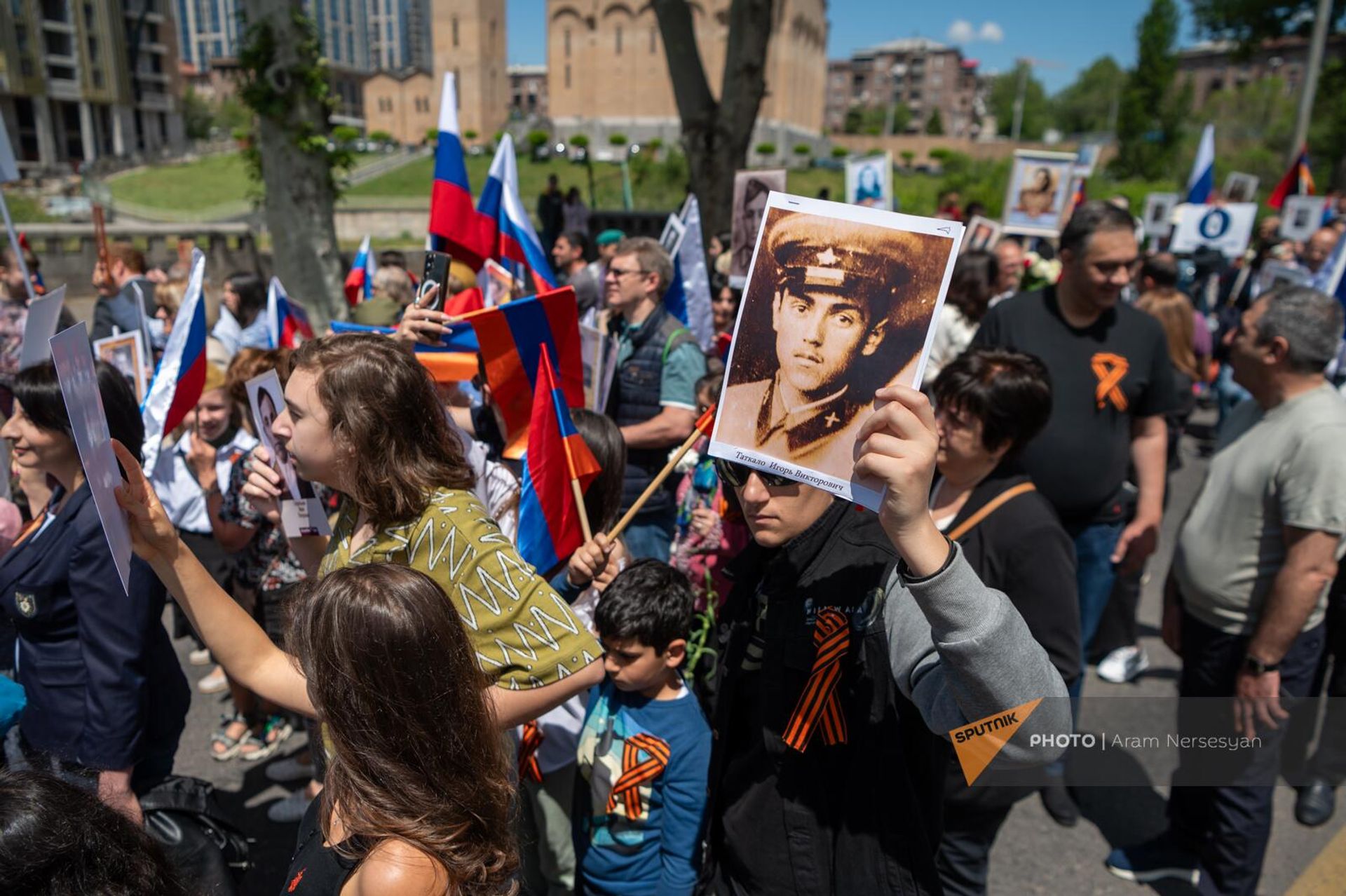 Участники шествия Бессмертный полк (9 мая 2024). Еревaн - Sputnik Արմենիա, 1920, 09.05.2024