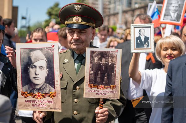Глава Объединения ветеранов Симон Есаян на акции "Бессмертный полк" (9 мая 2024). Еревaн - Sputnik Армения
