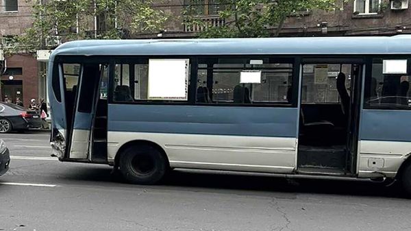 ДТП в районе пересечения проспекта Маштоца и улицы Пушкина (11 мая 2024). Еревaн - Sputnik Армения