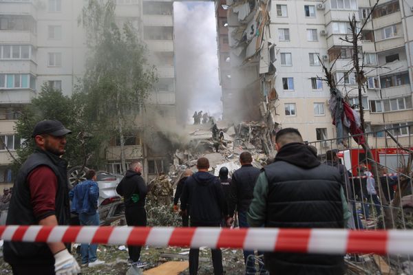 На месте обрушения подъезда в жилом доме в Белгороде в результате обстрела ВСУ - Sputnik Армения