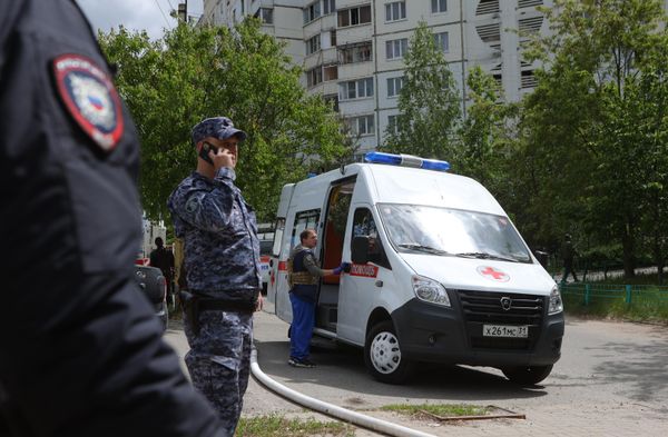 На месте обрушения подъезда в жилом доме в Белгороде в результате обстрела ВСУ - Sputnik Армения