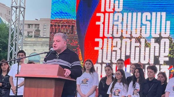 ԱԳ նախկին գլխավոր քարտուղար, արտակարգ և լիազոր դեսպան Վահագն Մելիքյանը հանրահավաքին - Sputnik Արմենիա