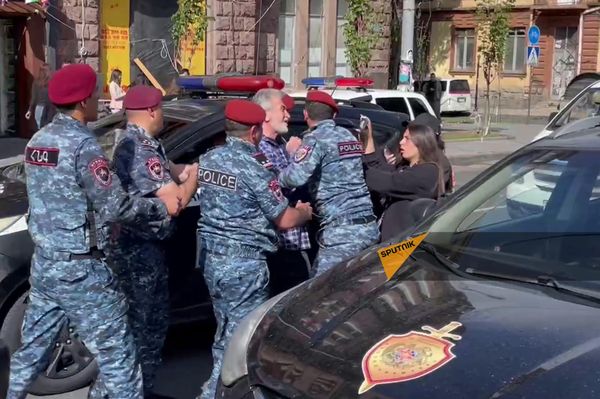Задержания участников акций неповиновения на улице Туманяна (13 мая 2024). Еревaн - Sputnik Армения