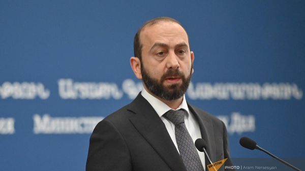 Министр иностранных дел Арарат Мирзоян на пресс-конференции по итогам встречи с коллегой из Мальты Яном Боргом (13 мая 2024). Еревaн - Sputnik Армения