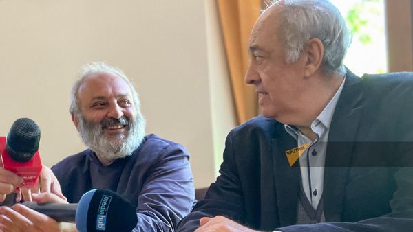 Епископ Баграт Галстанян и председатель Союза писателей Эдуард Милитонян в Союзе писателей (13 мая 2024). Еревaн - Sputnik Армения