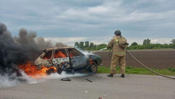 ВСУ дронами атаковали машины на трассе в Глушковском районе (13 мая 2024). Курская область - Sputnik Армения