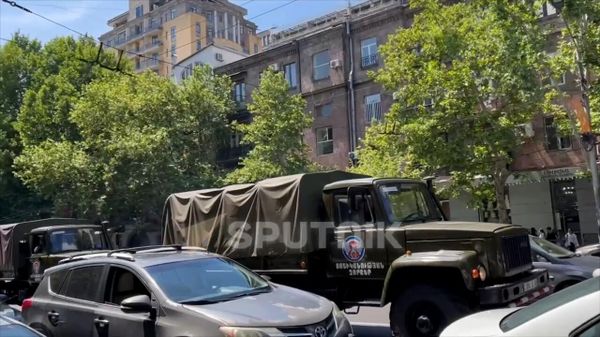 Երևանի կենտրոնում մեծ թվով ոստիկանական ուժեր է կուտակել  - Sputnik Արմենիա