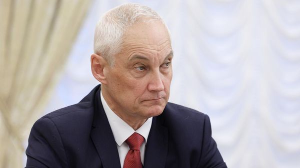 Министр обороны РФ Андрей Белоусов на встрече президента России с командующими войсками военных округов (15 мая 2024). Москвa - Sputnik Армения