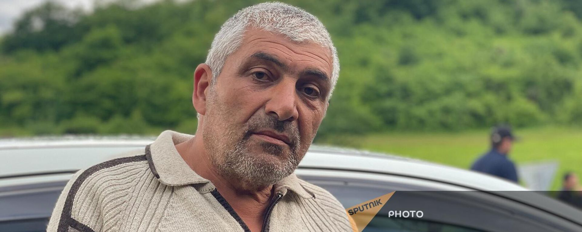 Житель села Киранц Андраник Назарян отвечает на вопросы журналистов на перекрытой межгосударственной дороге (16 мая 2024). Тавуш - Sputnik Армения, 1920, 16.05.2024